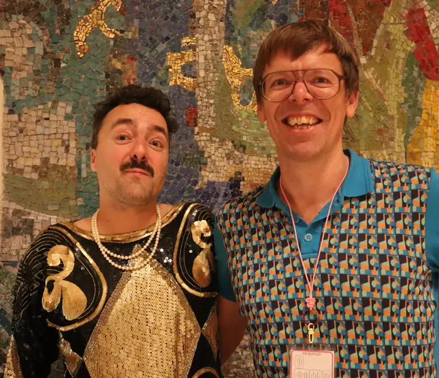 Moderator des Ö-Slams Martin Fritz (links) Papa Slam Markus Köhle gut gelaunt nach der Veranstaltung.  | Foto: Tatschl