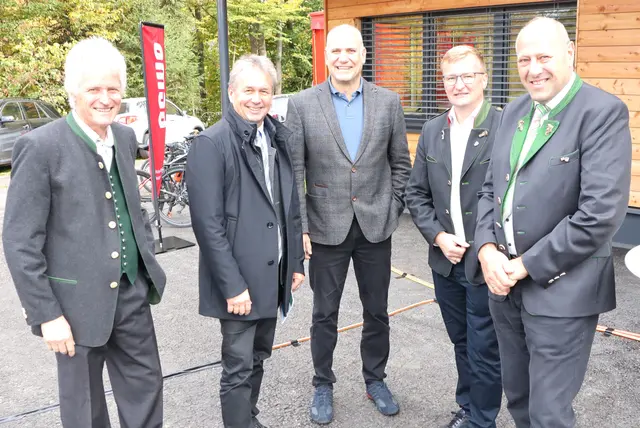 Anton Harzl sen., Franz Titschenbacher, Christian Polz, Johannes Wieser und Karl Harzl jun. (v.l.) vor dem Festakt | Foto: Gerhard Langmann