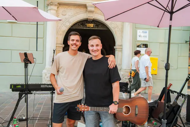 „Wenn bei einem Gig plötzlich jemand im Publikum dein Lied mitsingt, das du zu Hause im Keller aufgenommen hast – das ist unbeschreiblich.“ | Foto: Privat