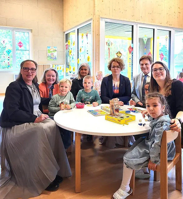 Große Eröffnung mit C. Teschl-Hofmeister, G. Draxler, M. Meixner und den Kindern | Foto: Eva Gabriel