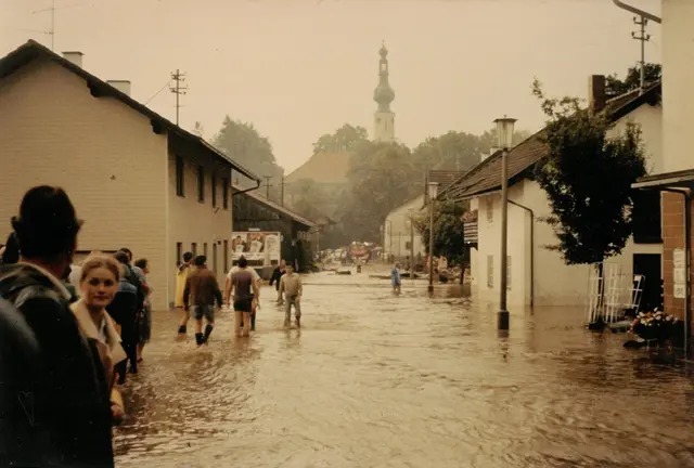 Eine Aufnahme vom Hochwasser im Zentrum von Aspach im Jahre 1983 – eines von vielen spannenden Fotos in der Aspacher Topothek. | Foto: Maria Maier