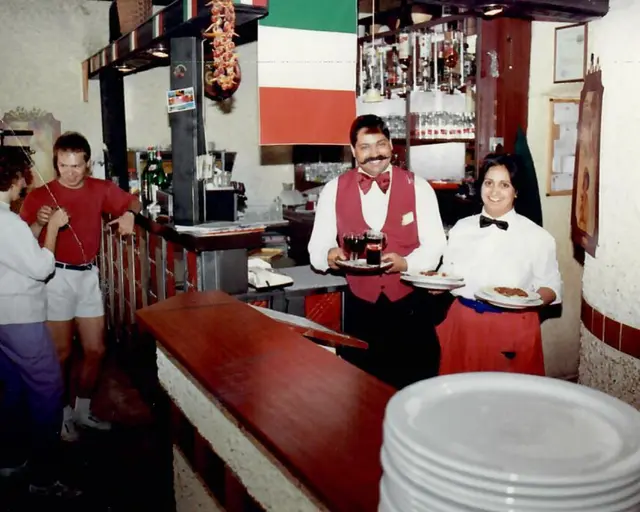 Vor über 45 Jahren kamen Sainis Eltern, Surjit Singh Saini und Usha Saini, nach Österreich und eröffneten eine Pizzeria. | Foto: Ärztezentrum Jivan
