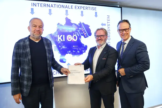 IV OÖ- Geschäftsführer Joachim Haindl-Grutsch (re.), IV OÖ-Präsident Thomas Bründl und Univ. Prof. Meinhard Lukas (li.). | Foto: IV OÖ/Mairinger