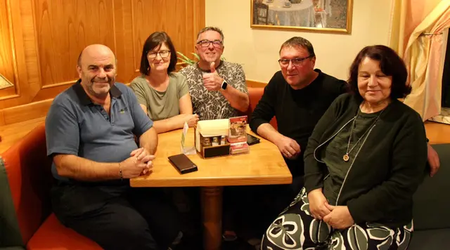 Besitzer vom Dorfgasthaus Thomas Schnisa, Andrea Vogl, Konrad Lobinger, Anton und Karin Schmatz | Foto: Chiara Jappel