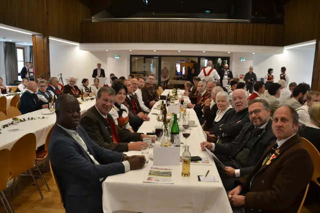 Politiker und Funktionäre auf Landesebene erwiesen den Trachtlern die Ehre. | Foto: Stefanie Plank