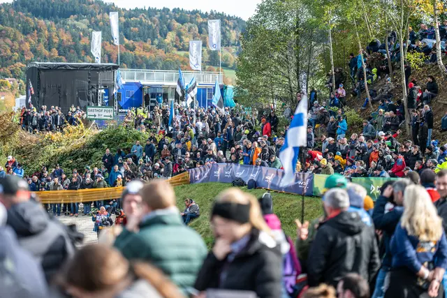 Die Flower Ceremenoy in Peilstein war ein Highlight des Rennwochenendes.  | Foto: Martin und Daniela Gaisbauer