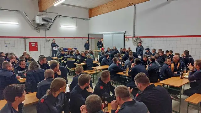 Nachbesprechung mit gemeinsamer Stärkung zum Abschluss | Foto: FF Waidhofen/Thaya