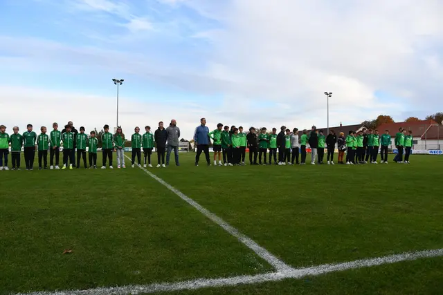 In der Halbzeitpause gab es die Präsentation der SK Eggenburg-Nachwuchsmannschaften. | Foto: Vera Popp