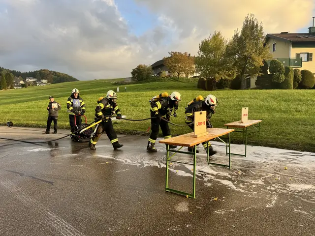 Die Feuerwehrleute konnten die durchzuführenden Löschangriffe in der Sollzeit meistern. | Foto: Katharina Stoxreiter