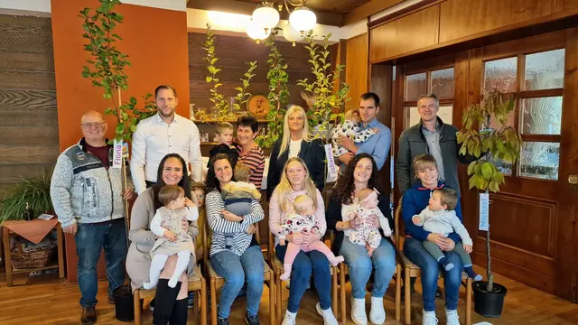 Die kleinen Bäume stehen symbolisch für Wachstum, Hoffnung und einen guten Start ins Leben. | Foto: Privat