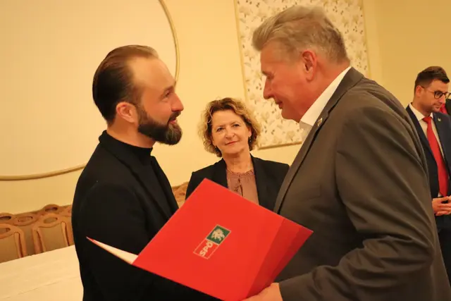 Max Lercher zeichnete Bgm. a.D. Willi Rohrer für 50 Jahre Treue zur Sozialdemokratie aus | Foto: Edith Ertl