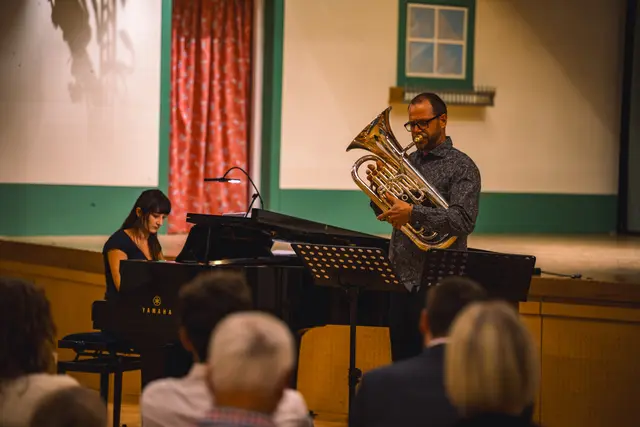 Georg Pranger brachte mit seinem Euphonium Stimmung in den Saal | Foto: Pernsteiner