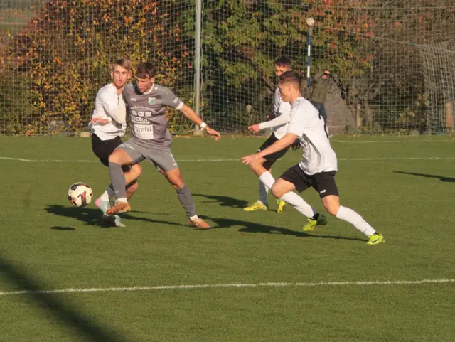 Ein zerfahrenes Derby zwischen Rotenturm und Oberdorf brachte in der Korkisch-Arena ein verdientes 1:1 Unentschieden. | Foto: Peter Seper