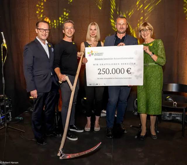 Der Award „Blühende Gemeinde 2025“ wurde der Gemeinde Schwertberg aus Oberösterreich verliehen. | Foto: BILLA AG / Robert Harson