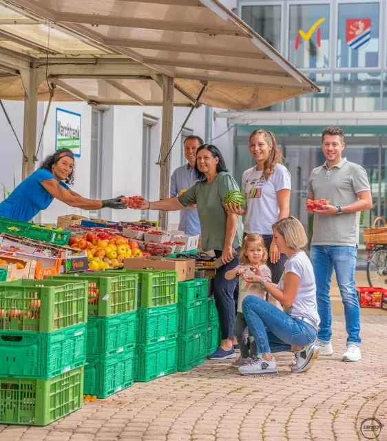 40 Jahre Beständigkeit und Regionalität: Der Marchtrenker Wochenmarkt ist seit 40 Jahren Treffpunkt der Generationen. | Foto: Marchtrenk