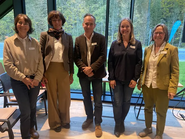 Moderation und Referent:innen: V.l.: Susanna Vötter-Dankl, Annette Kerckhoff aus Berlin, Martin Grassberger aus Wien, Marianne Botta aus der Schweiz und Karin Buchart aus Unken. | Foto: TAURISKA