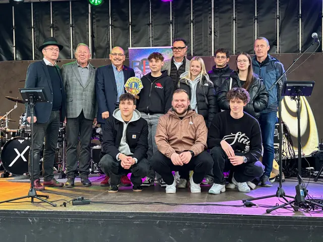 Die BRP-Rotax-Lehringe verzierten die Löwen-Statue ihrer Firma – sie wurde beim Online-Voting der Lions-Löwensafari zum Publikumsliebling gewählt. | Foto: WMT