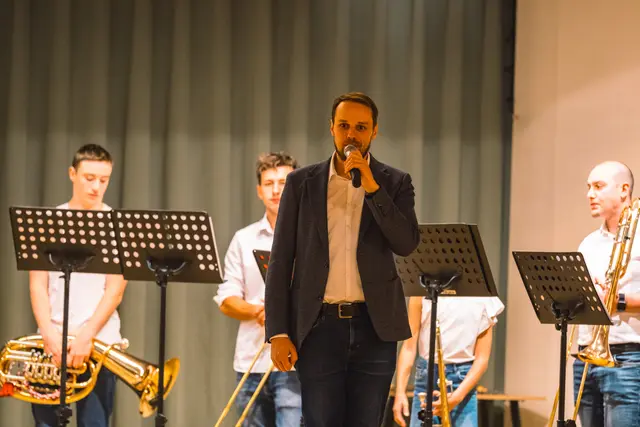 Benedikt Eller veranstaltete mit seiner Klasse das Vorkonzert. | Foto: Pernsteiner