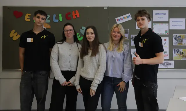 Engagierte Schüler-Guides führten uns durch das Schulhaus - Danke an dieser Stelle. | Foto: MeinBezirk/Bernhard Kerezsi