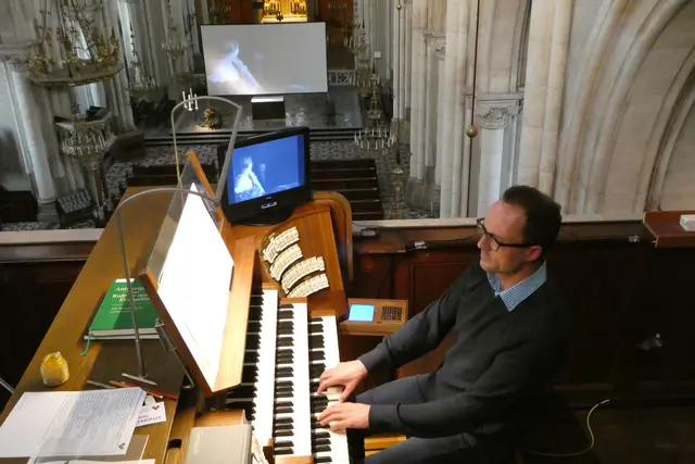 Uni-Professor Ulrich Walther beim Orgelkino in der Herz-Jesu-Kirche | Foto: Herz Jesu Pfarre