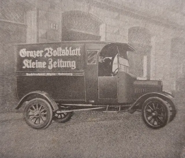Zeitungsauto auf dem Weg zum Grazer Bahnhof um 1918 | Foto: Fotograf/in unbekannt, Reproduktion aus: Grazer Volksblatt, Jubiläumsausgabe, 60. Jahrgang, 1928