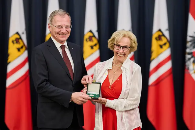 Johanna Wilk-Mutard erhielt das Kulturehrenzeichen des Landes OÖ in Silber. | Foto: Land OÖ/Peter Mayr