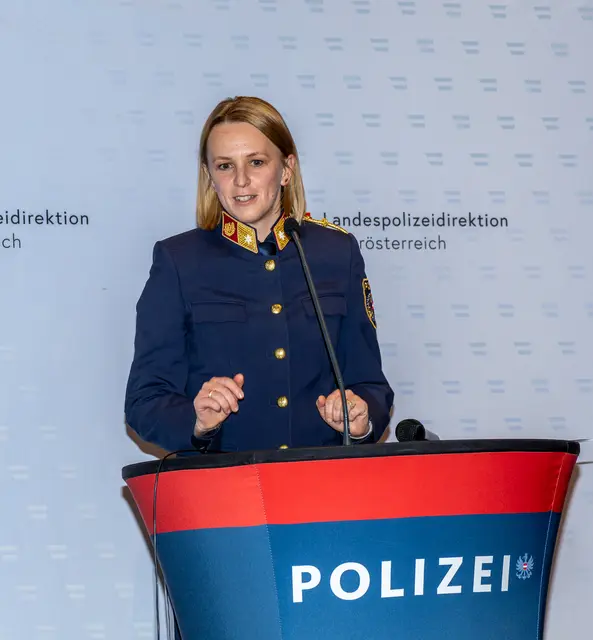 Nina Eichinger bedankte sich bei ihrer Familie, ihren Freunden, ihrem Team, allen Polizisten und ihrem Ehemann Gerald Eichinger. | Foto: Christian Doms/Mein Bezirk