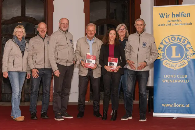 Titelfoto Wienerwald/Neulengbach: In Eichgraben veranstaltete der Lions Club eine Lesung bei der Herbert Hayduck und Karin Moser aus ihrem Buch „I wer´narrisch – Die besten Sager aus 70 Jahren Fernsehen“ vortrugen. | Foto: Stefan Janko