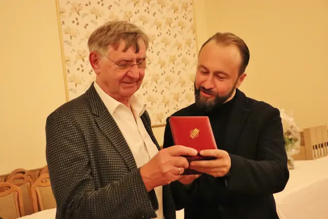 Max Lercher (re) bei der Überreichung der Victor-Adler-Plakette an Engelbert Köppel | Foto: Edith Ertl