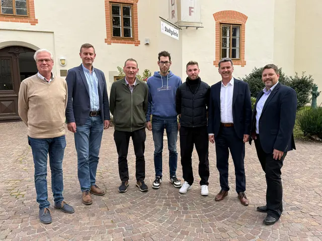 Lokalaugenschein beim Amthof nach der aufwendigen Dachsanierung. | Foto: Privat