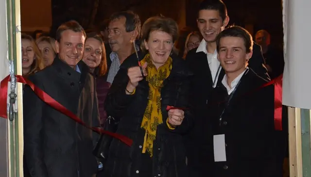 Eröffnung November 2014: Vizebürgermeister Christoph Kaufmann, Vizebürgermeisterin Sonja Pitscheider, Stadtrat Gerhard Fritz, Bürgermeisterin Christine Oppitz-Plörer und Daniel Schennach, Vorsitzender des Innsbrucker SchülerInnenbeirats | Foto: IKM/Scheiflinger