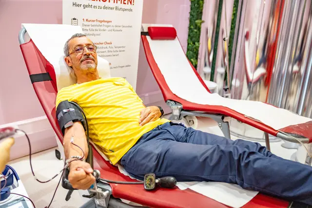 Titelfoto Mödling: n der SCS eröffnete das Rote Kreuz Österreichs erste Pop-Up-Blutspendezentrale, einer der ersten Spender war IKEA-Market Manager Georg Platzer. | Foto: ÖRK/H. Kellner 