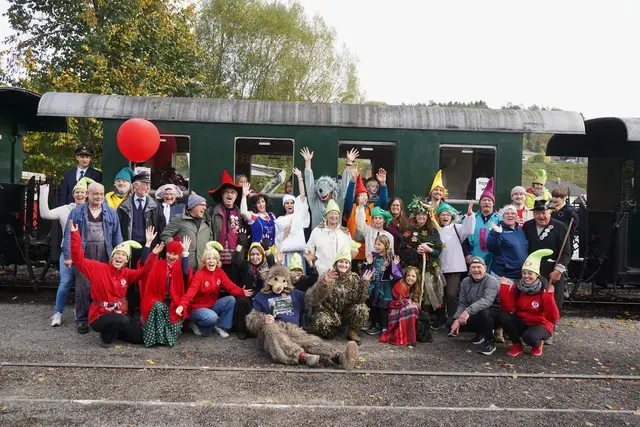 Der sechste Märchenzug brachte am Sonntag, 19. Oktober, wieder zahlreiche kleine und große Gäste von Steyr nach Grünburg.  | Foto: Peter Michael Röck