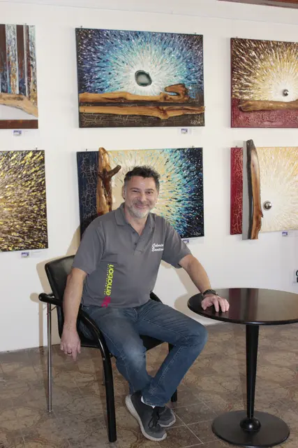 Helmut Lisy freut sich über die neue große Galerie. | Foto: Walter Kellner