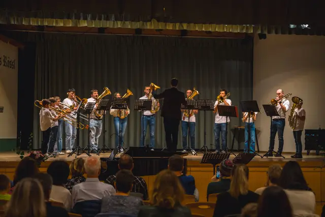 Das Bläserensemble der Landesmusikschule Wipptal spielte das Vorkonzert am Samstagabend.  | Foto: Pernsteiner