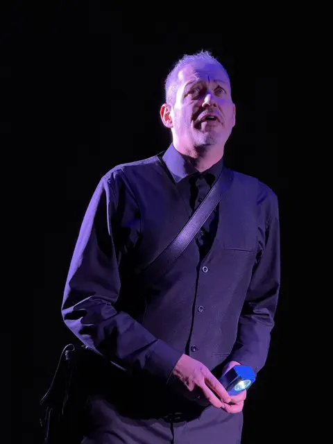 Klaus Schneider als Sosias in seiner ersten Szene. | Foto: Stadttheater Kufstein