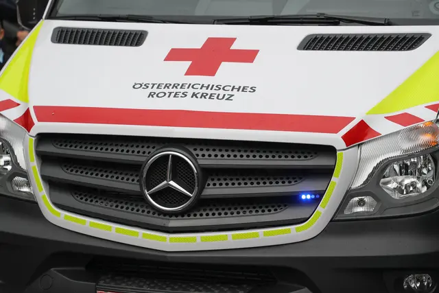 Der Mann konnte ins Kardinal Schwarzenberg Klinikum gebracht werden. | Foto: Franz Neumayr