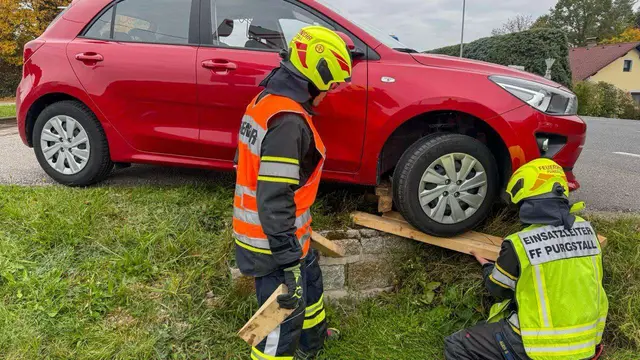 Fahrzeugbergung bei einem Bahnübergang in Schauboden | Foto: Doku NÖ