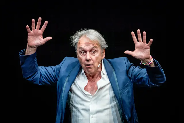 Massimo Rocchi, ein Italiener aus Basel.
fast genau 20 Jahre liegen zwischen seinen beiden Gaststpielen in Kufstein. | Foto: copyright by Marco Pircher / Kulturverein Wunderlich