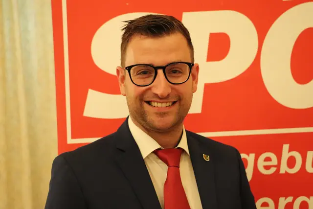 Kalsdorfs Gemeindekassier Stephan Scheifinger führte informativ zur das Programm | Foto: Edith Ertl