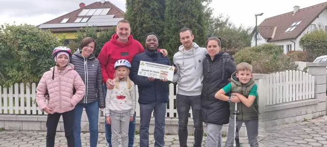 Bei der Spendenübergabe in der Jasnitzsiedlung | Foto: privat