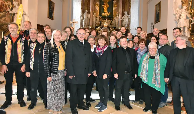 Der Gospelchor „Peas &amp; Hope“ begeisterte mit energiegeladenen Auftritten. | Foto: Herbert Schleich