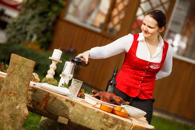 Julia Knittelfelder vom Familienbetrieb Pute und Huhn Hütter in Krusdorf wurde als Hofheldin 2025 ausgezeichnet. | Foto:  Pute und Huhn Hütter