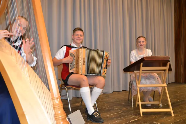 "Die Oafachn" umrahmten die Versammlung. | Foto: Stefanie Plank