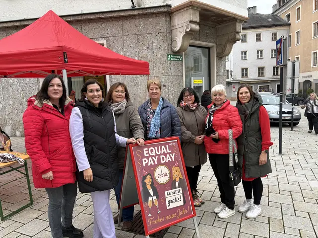 Ingrid Zimmerling (Vizebürgermeisterin Hallein), Bettina Brandauer (LAbg. und Bezirksfrauenvorsitzende), Brigitte Mooslechner (Stadträtin Hallein), Gerline Konnerth, Lucia Weissenbacher, Rosa Bock (ehem. Vizebürgermeisterin Hallein), Martina Brunauer-Laimer (Gemeindevertreterin Hallein). | Foto: SPÖ Frauen Tennengau