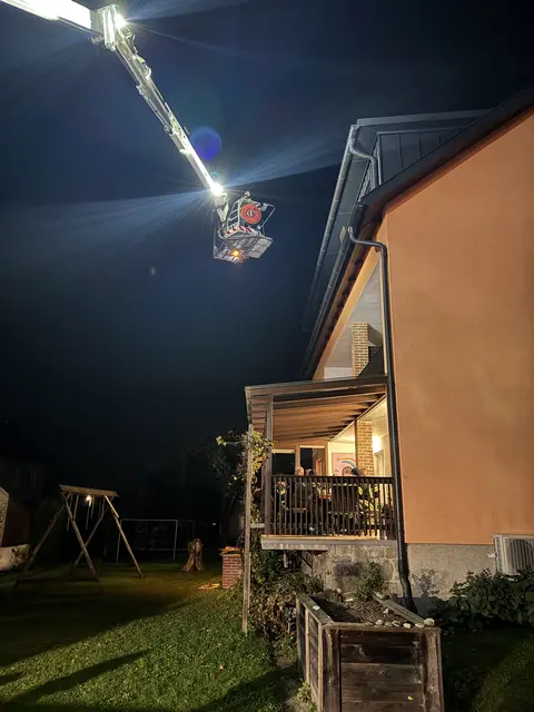 Auch der Hubsteiger war im Einsatz. | Foto: Lothar Pühringer