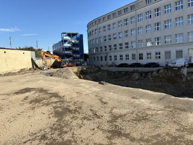 Noch ist auf der Fläche nicht viel zu sehen. Das soll sich aber bald ändern. | Foto: Nathanael Peterlini/MeinBezirk