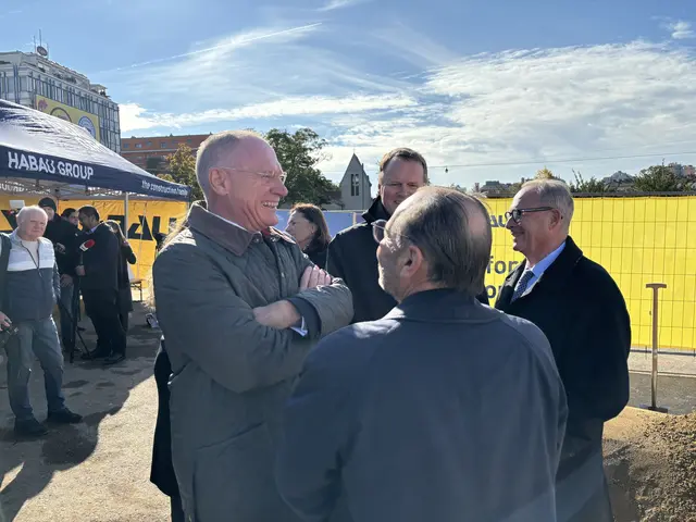 Innenminister Gerhard Karner (l., ÖVP) betonte, dass wichtig sei, in Sicherheit zu investieren. | Foto: Nathanael Peterlini/MeinBezirk
