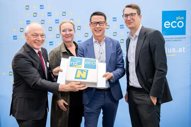 ecoplus Geschäftsführer Helmut Miernicki, RIZ UP Geschäftsführerin Petra Patzelt, ecoplus Aufsichtsratsvorsitzender Kurt Hackl und Maximilian Clary und Aldringen (Vorstand Erste Bank Oesterreich) | Foto: Daniel Hinterramskogler