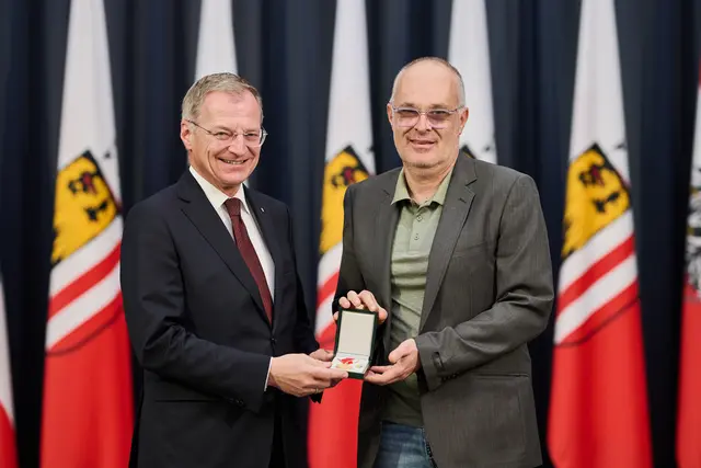 Johannes Gstöttenmayer wurde mit der Goldenen Kulturmedaille des Landes OÖ geehrt. | Foto: Land OÖ/Peter Mayr